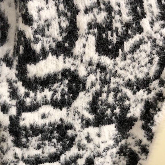 Band of Gypsies Cardigan Sweater Duster Size Medium White Black Reptile Eyelash - Picture 3 of 10